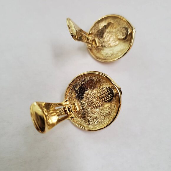 Signed Vintage Vendome Faux Pearl Gold Tone Button Clip On Earrings - Picture 9 of 10